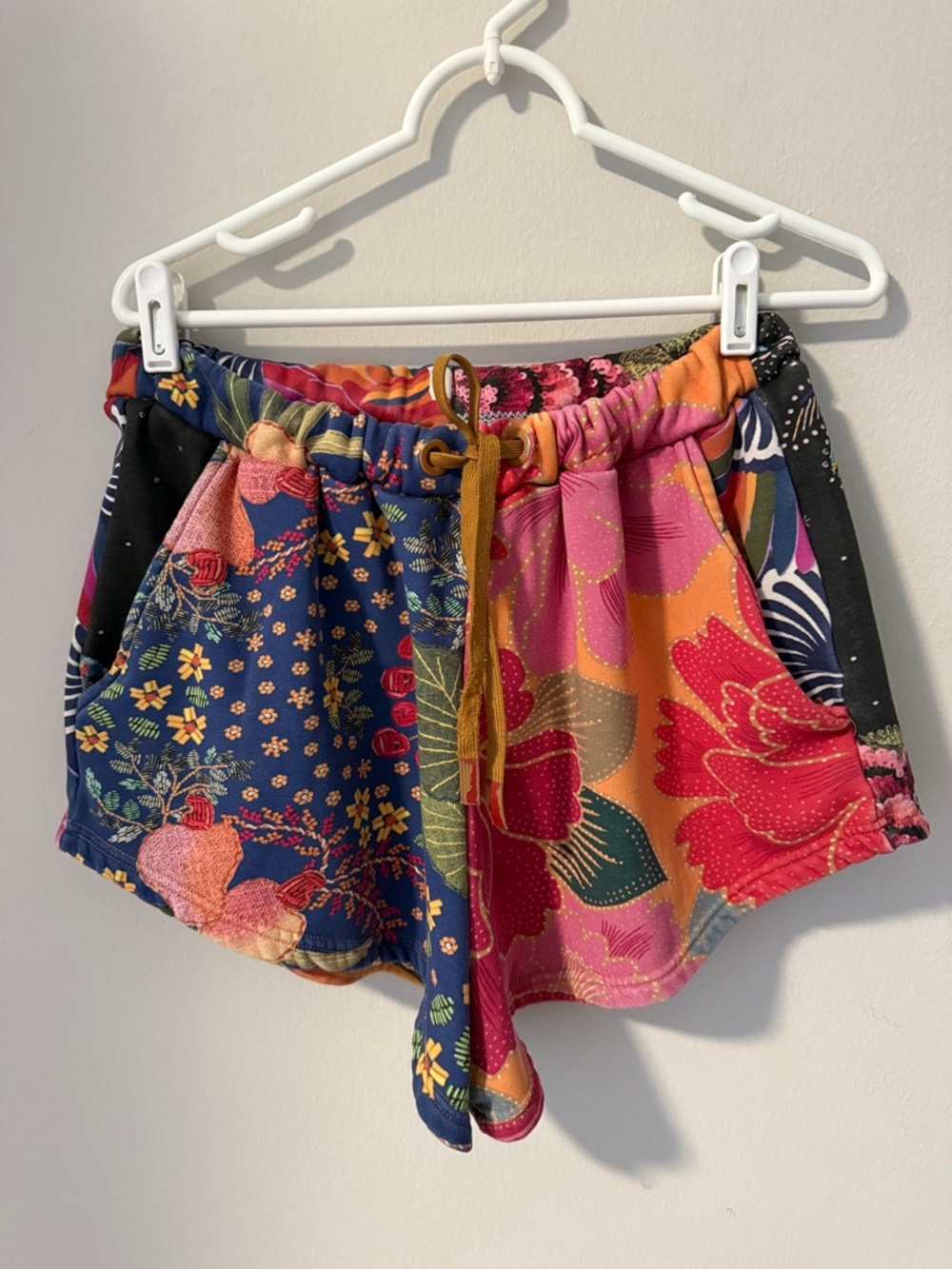 FARM Rio Multicolor Floral Patchwork Sweat Shorts M (run large)